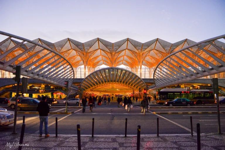 Gare do Oriente ao entardecer, na rede de transportes de Lisboa