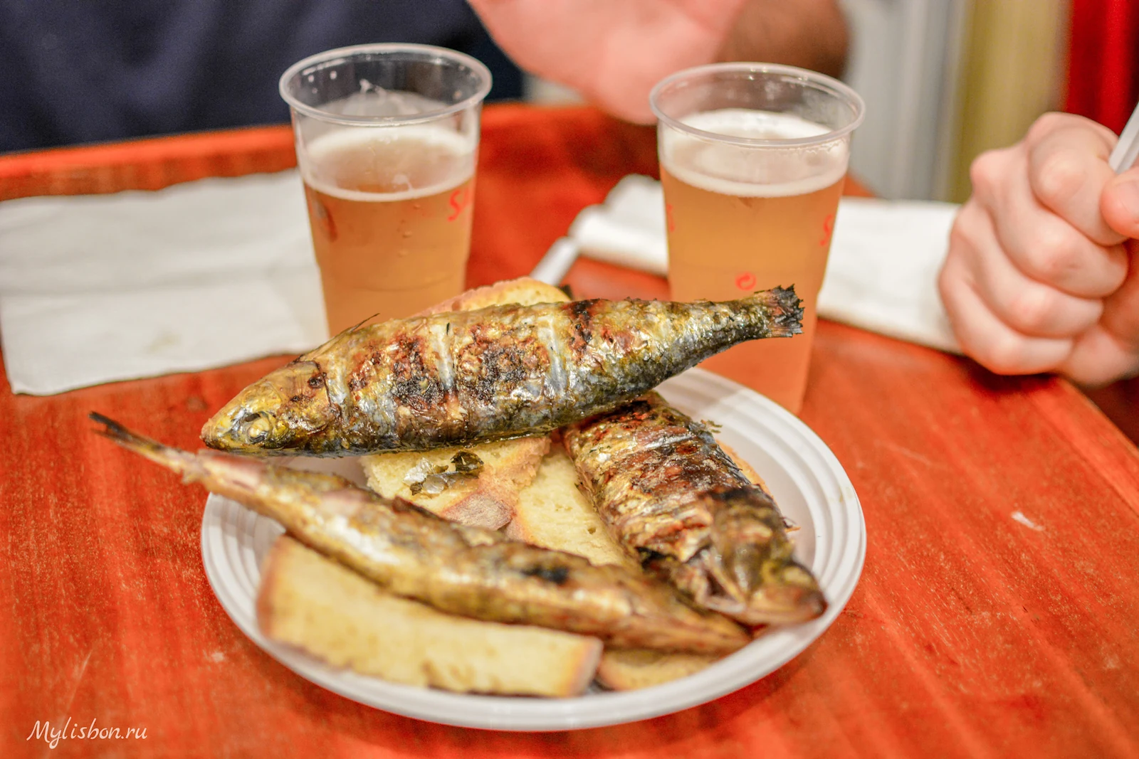 Grilled sardines for an unhurried meal.