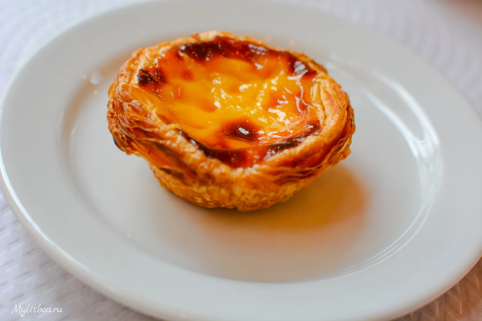 Uma pausa para café e pastel de nata também faz parte de conhecer Lisboa.